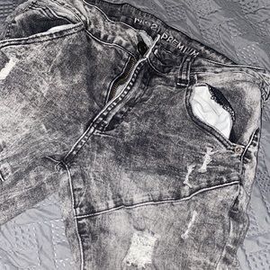 Skinny supreme flex grey faded ripped jeans